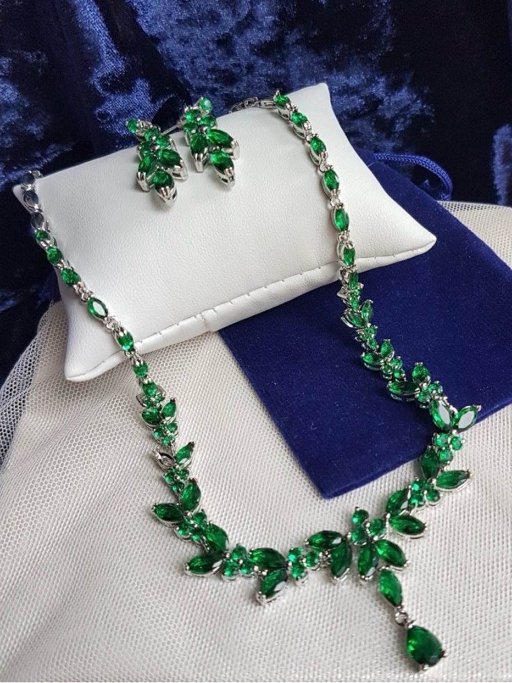 Swarovski Elements Emerald Green Marquis Teardrop Leaf Necklace & Earrings SET